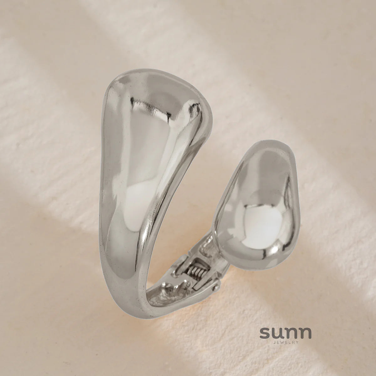 Aashna Teardrop Coil Bangle