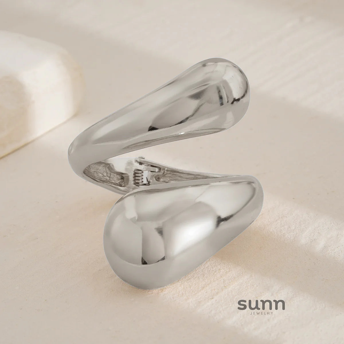 Aashna Teardrop Coil Bangle