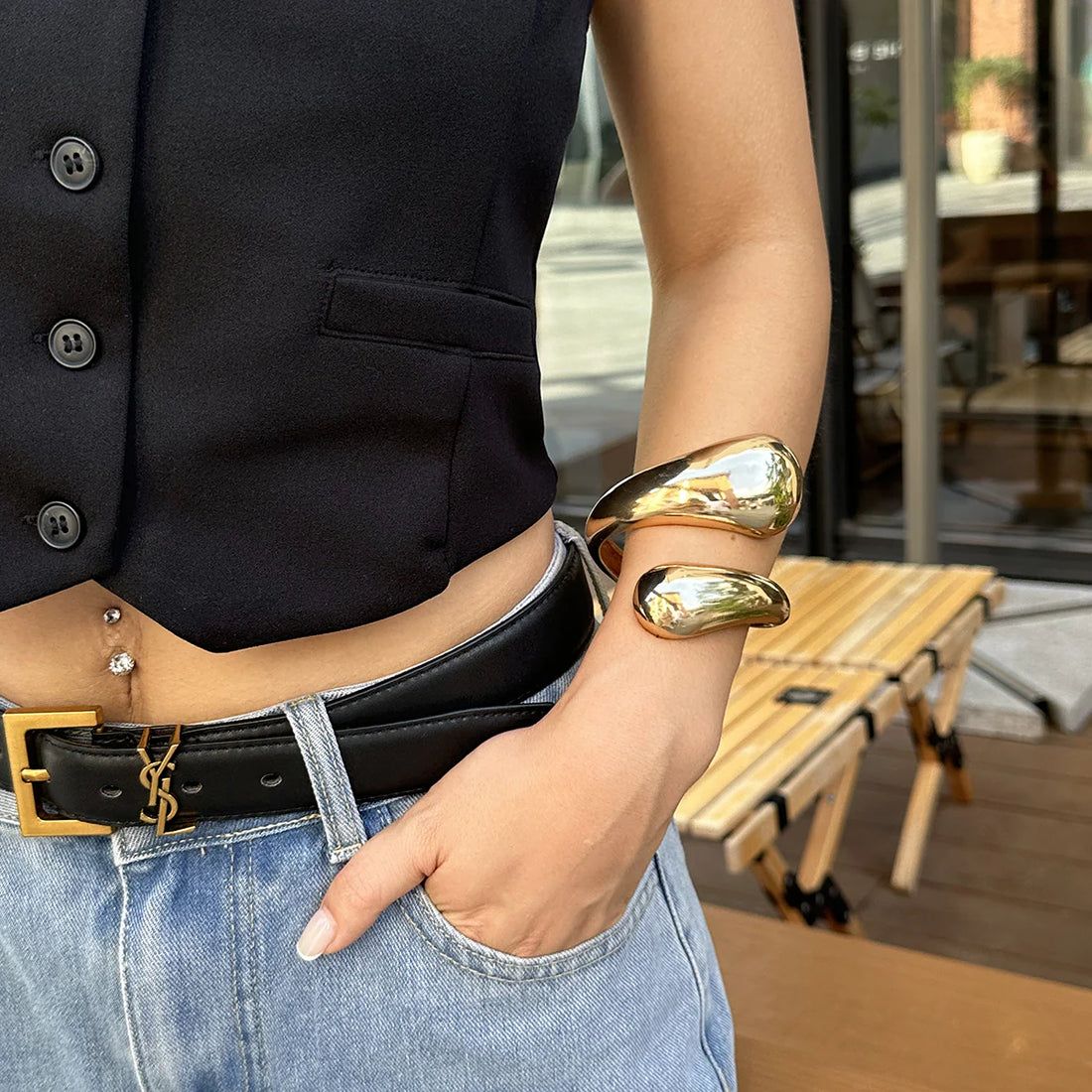 Aashna Teardrop Coil Bangle