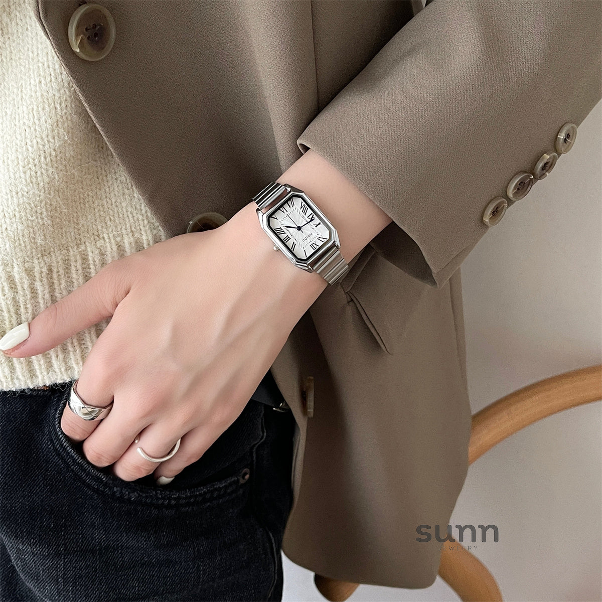 Aashvi Roman Square Watch [35RX5RCK]