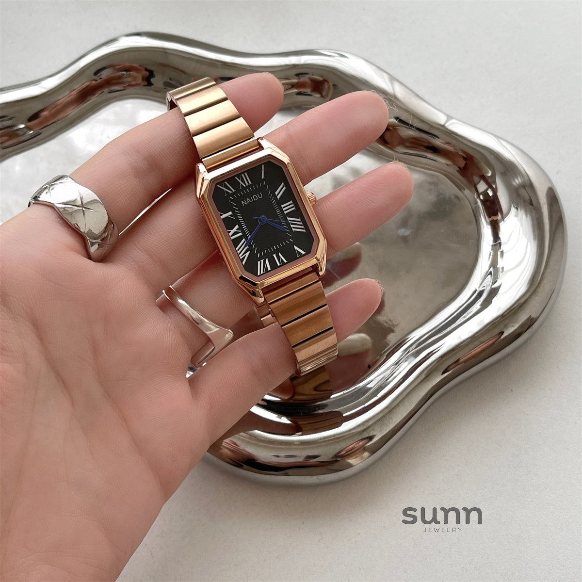 Aashvi Roman Square Watch [S9FN8O41]