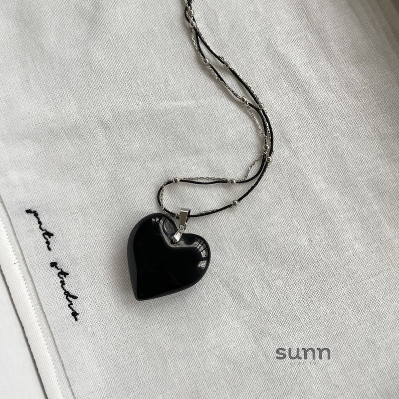 Aasiyah Jelly Heart Necklace [9ERSFLX3]