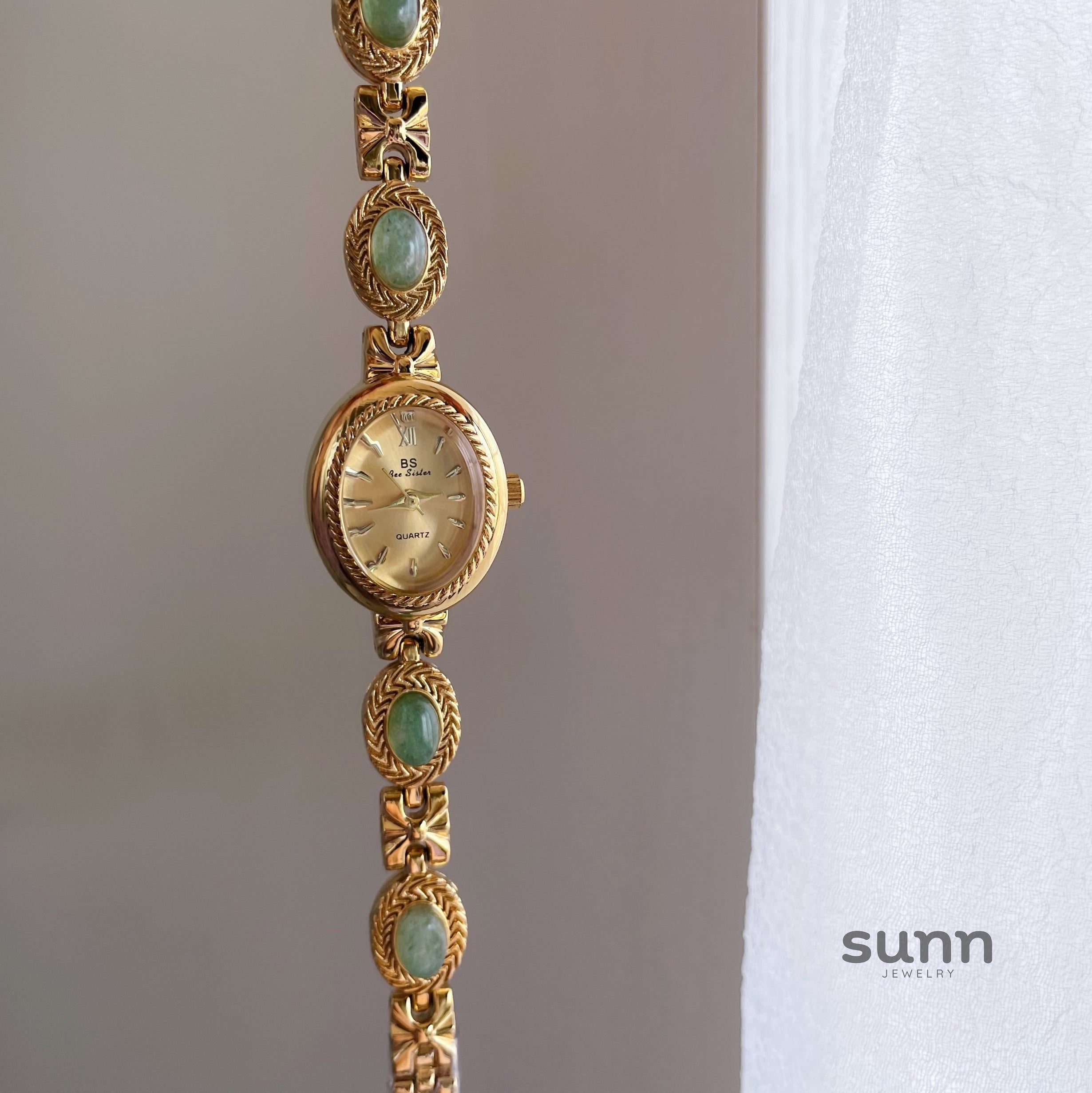 Aavya Gemstone Bracelet Watch [G0I6FIRU]