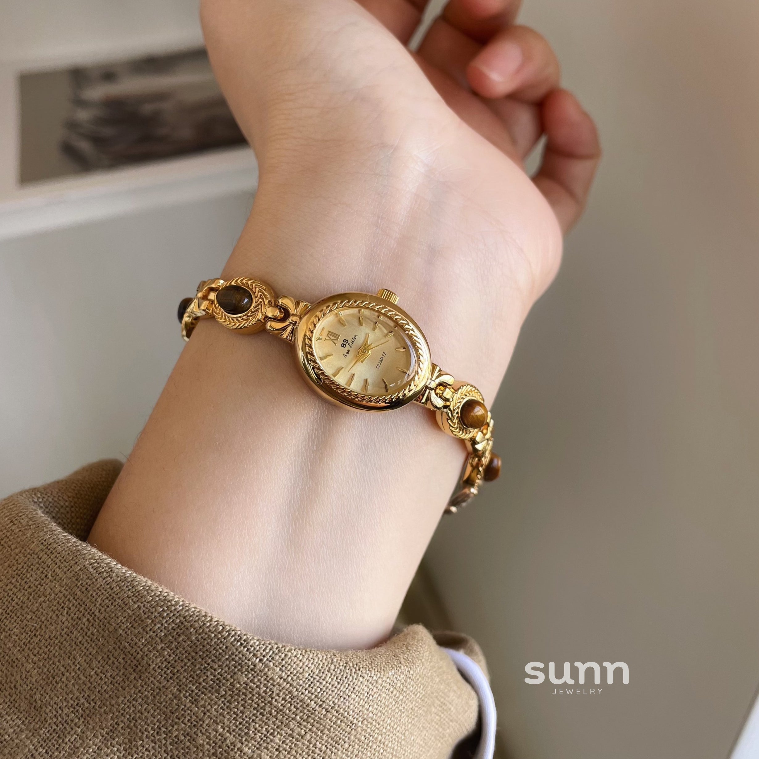 Aavya Gemstone Bracelet Watch [64KUMMBD]