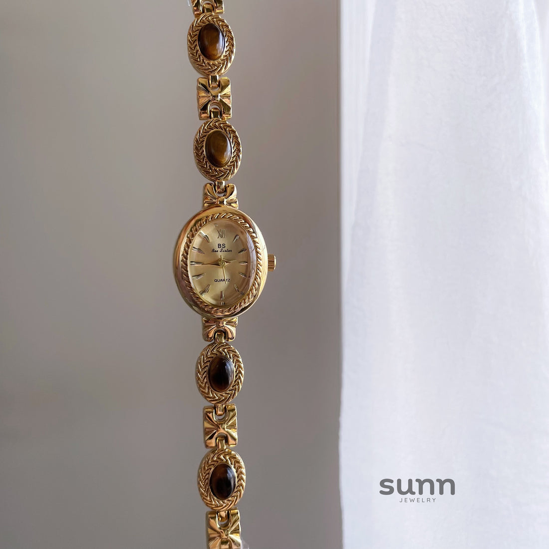Aavya Gemstone Bracelet Watch [ZCD4UJ8K]