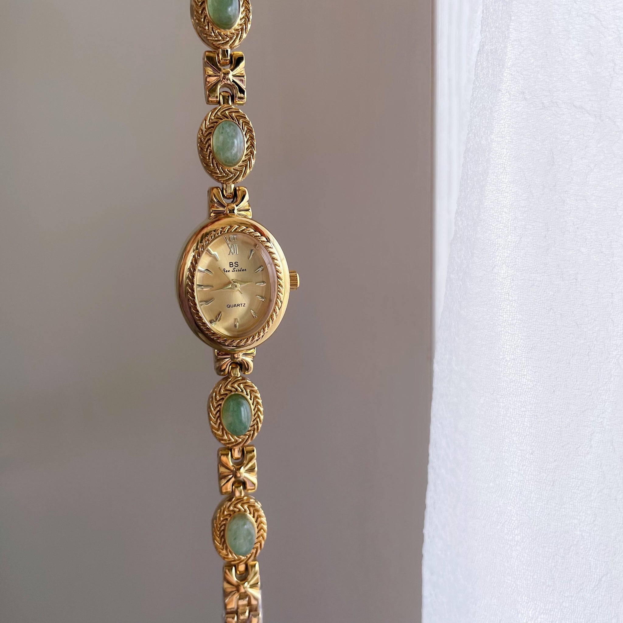 Aavya Gemstone Bracelet Watch [ZCD4UJ8K]
