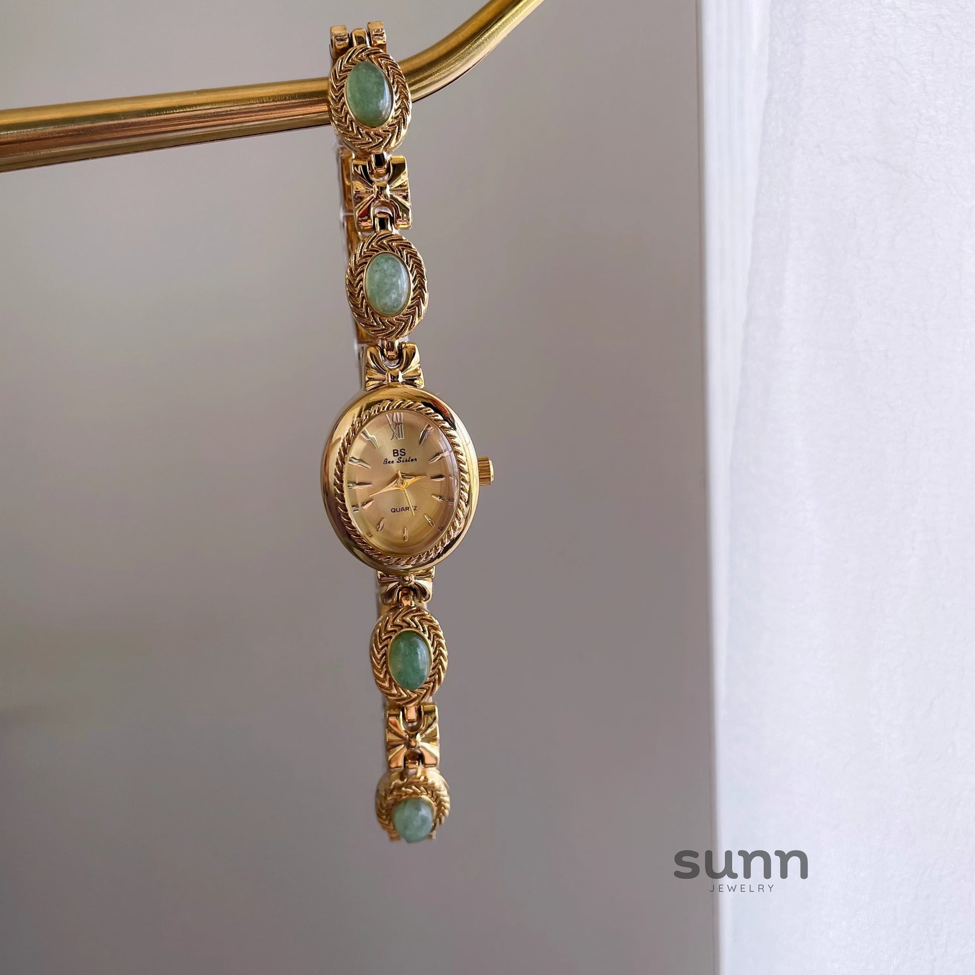 Aavya Gemstone Bracelet Watch [OO9H4GG4]