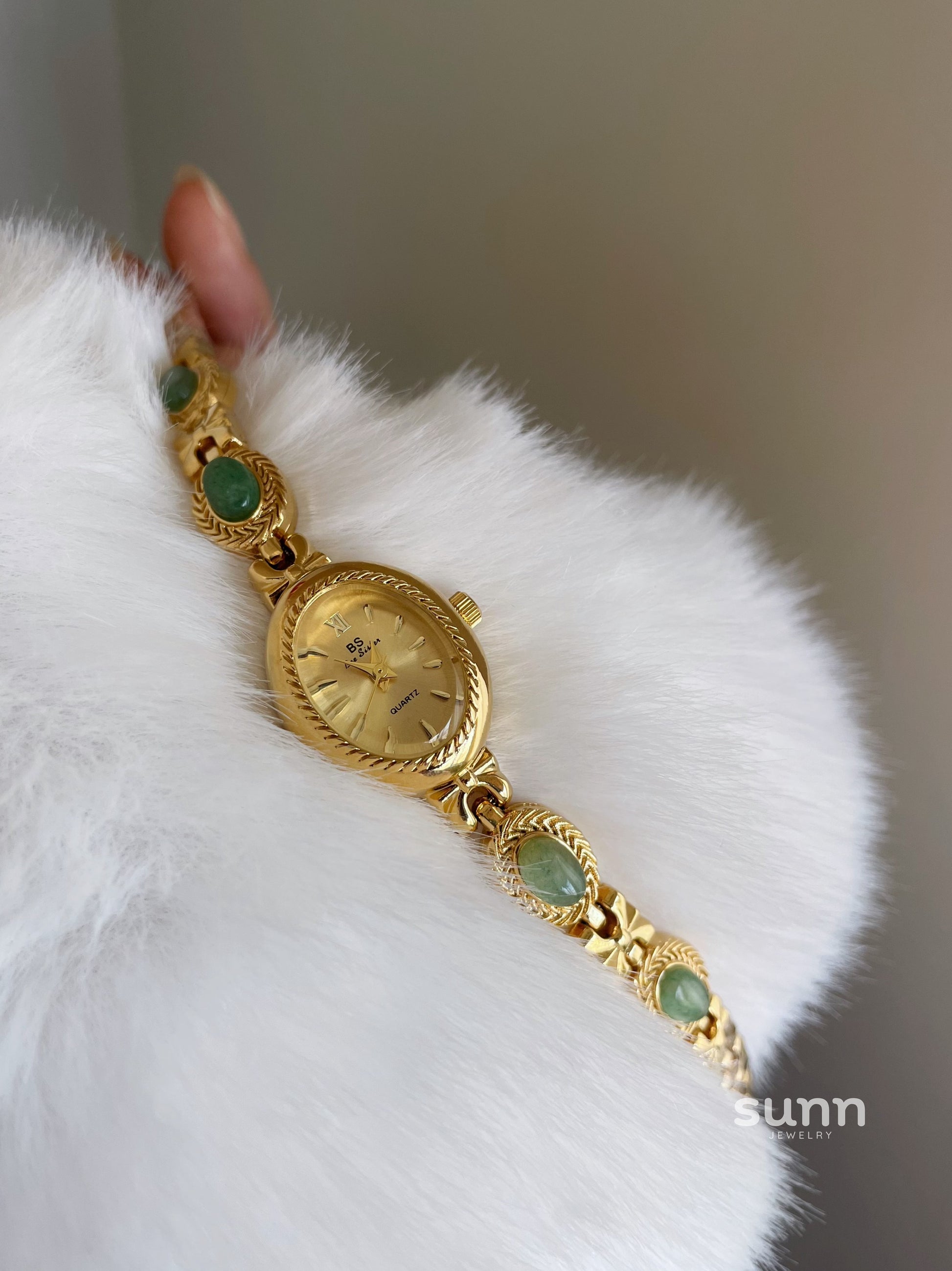 Aavya Gemstone Bracelet Watch [1YEDA1Z5]