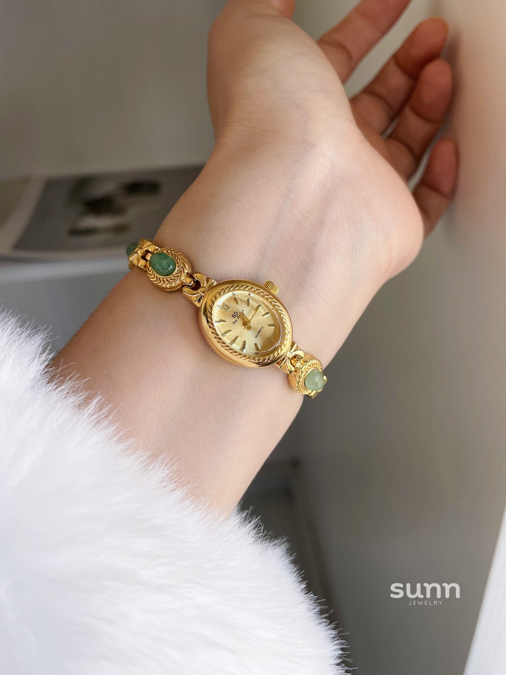 Aavya Gemstone Bracelet Watch [1GP4XWCY]