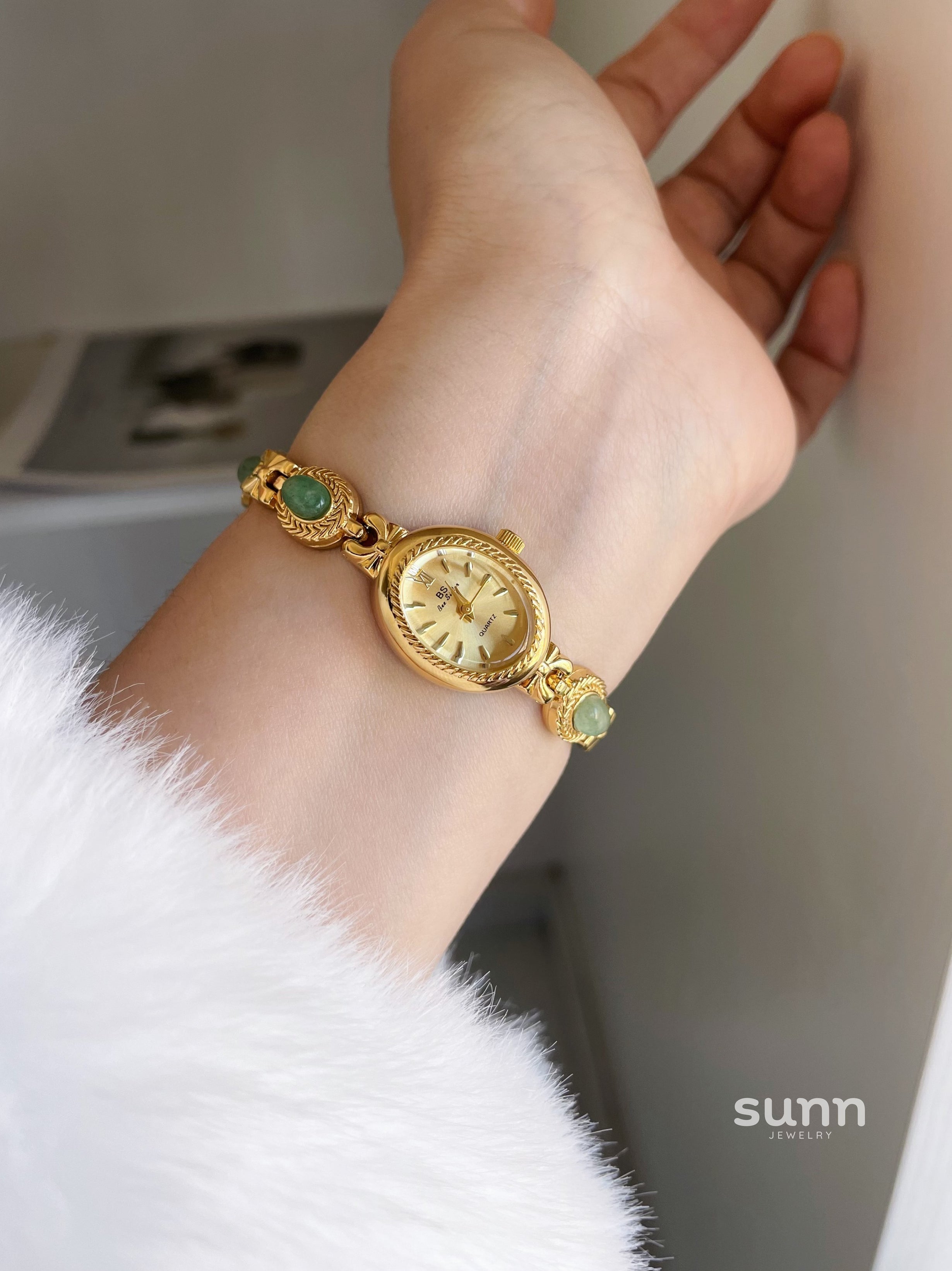 Aavya Gemstone Bracelet Watch [1GP4XWCY]
