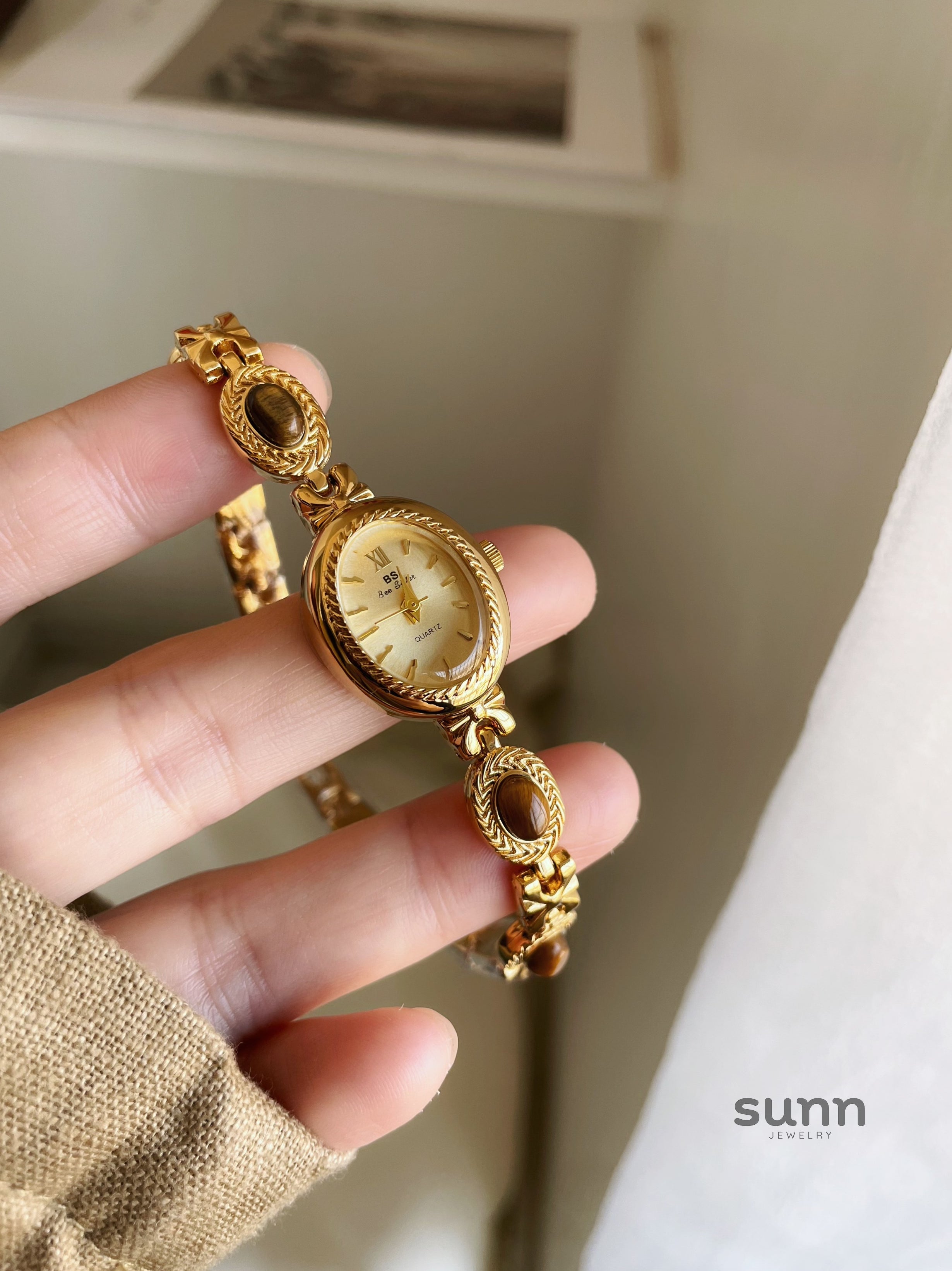 Aavya Gemstone Bracelet Watch [ME8NEXP0]
