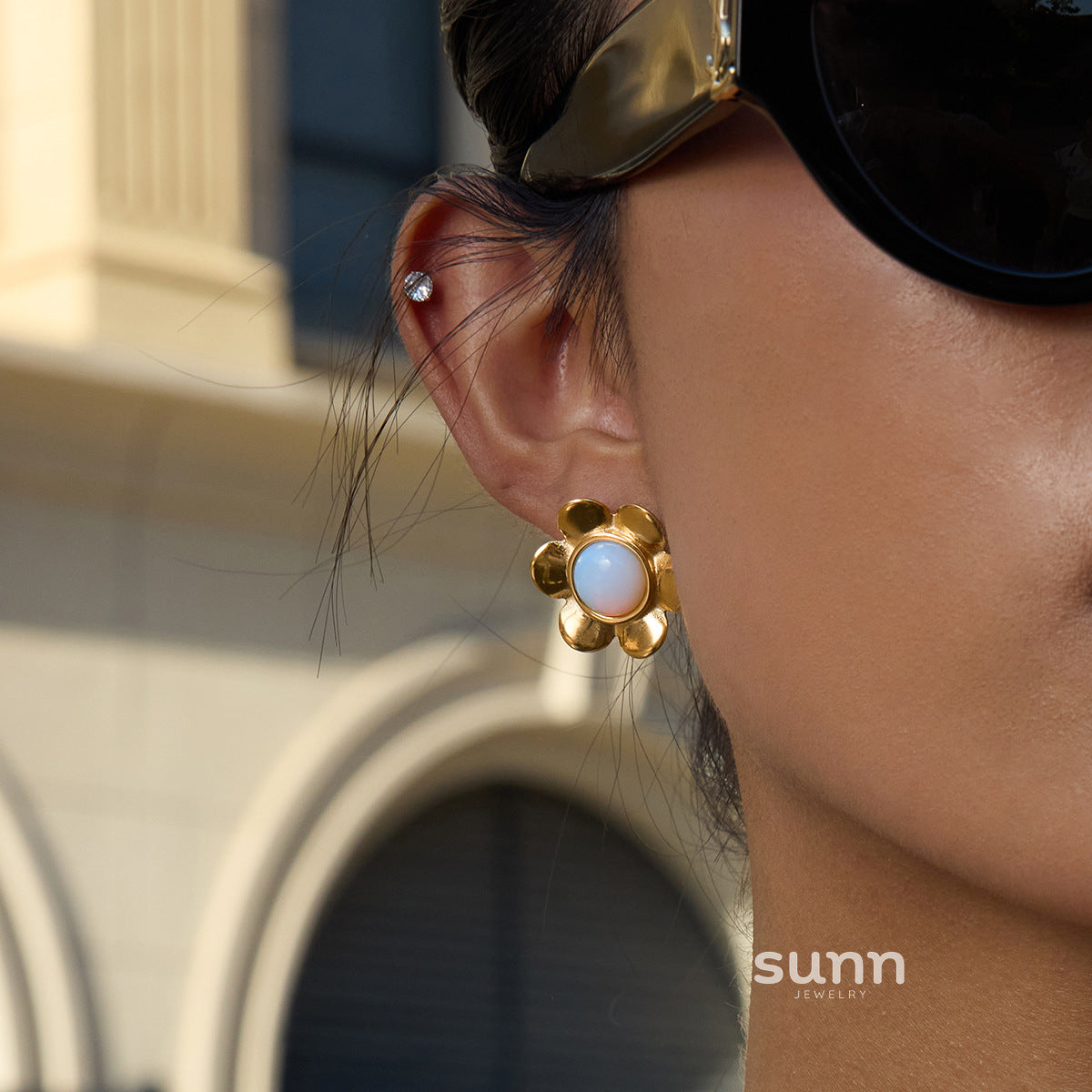 Abby Opal Flower Earrings [9B6VXD82]