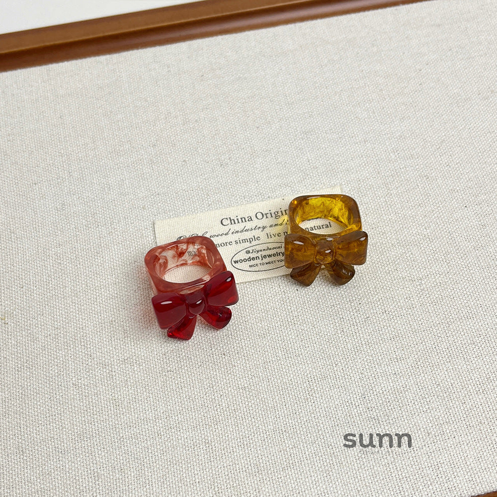 Abbygail Resin Bow Ring [9C6CFQ2Y]