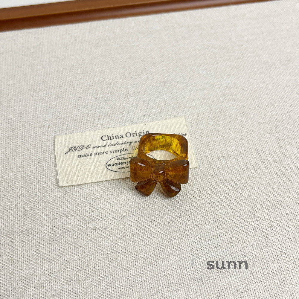 Abbygail Resin Bow Ring [08W6BYOK]
