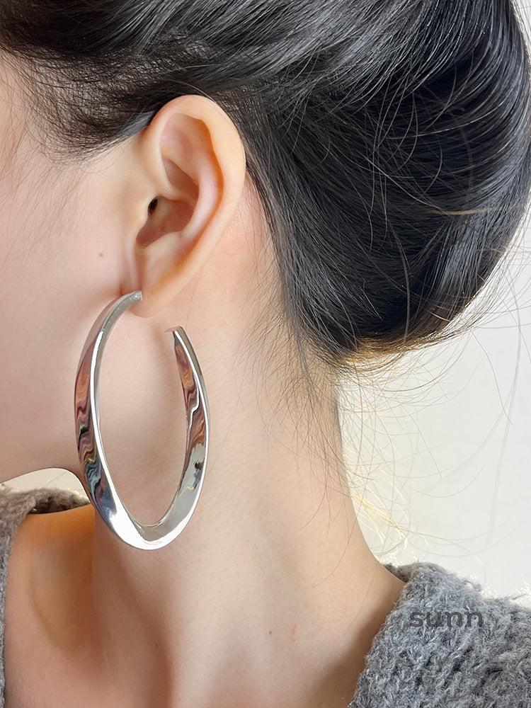 Abigael Sculptural Metal Earrings [I87V3HLE]