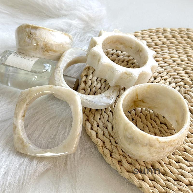Abriana Sculptural Resin Bracelet [6N2VWCPX]