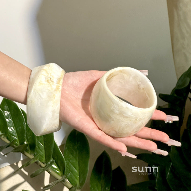 Abriana Sculptural Resin Bracelet [DGJIK9VP]