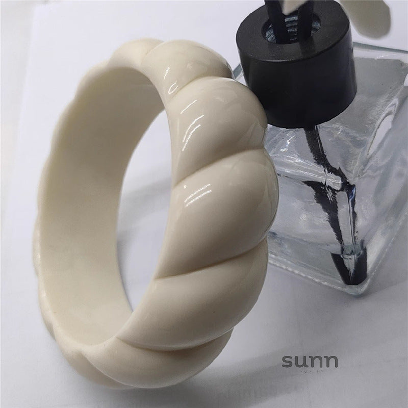Abriana Sculptural Resin Bracelet [UPY8JHQ5]