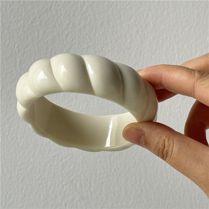 Abriana Sculptural Resin Bracelet [O93HEE0L]