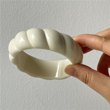 Abriana Sculptural Resin Bracelet [O93HEE0L]