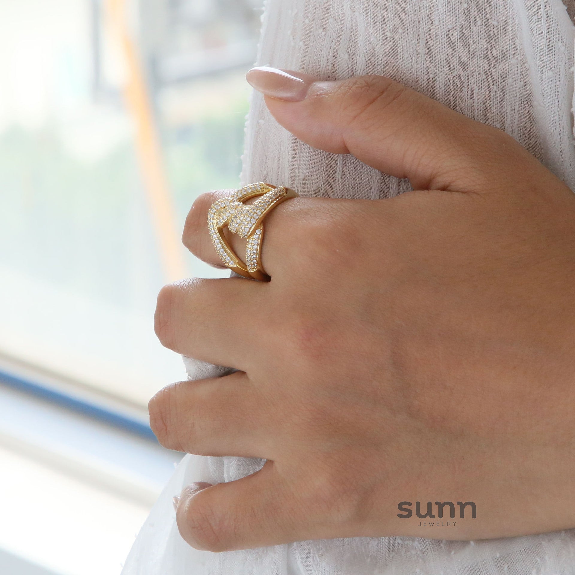 Abrielle Twisted Zircon Ring [3XS6I9AN]