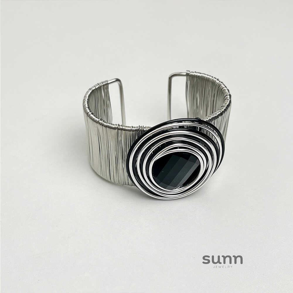 Abrish Futuristic Metallic Cuff [P6QQ81OF]