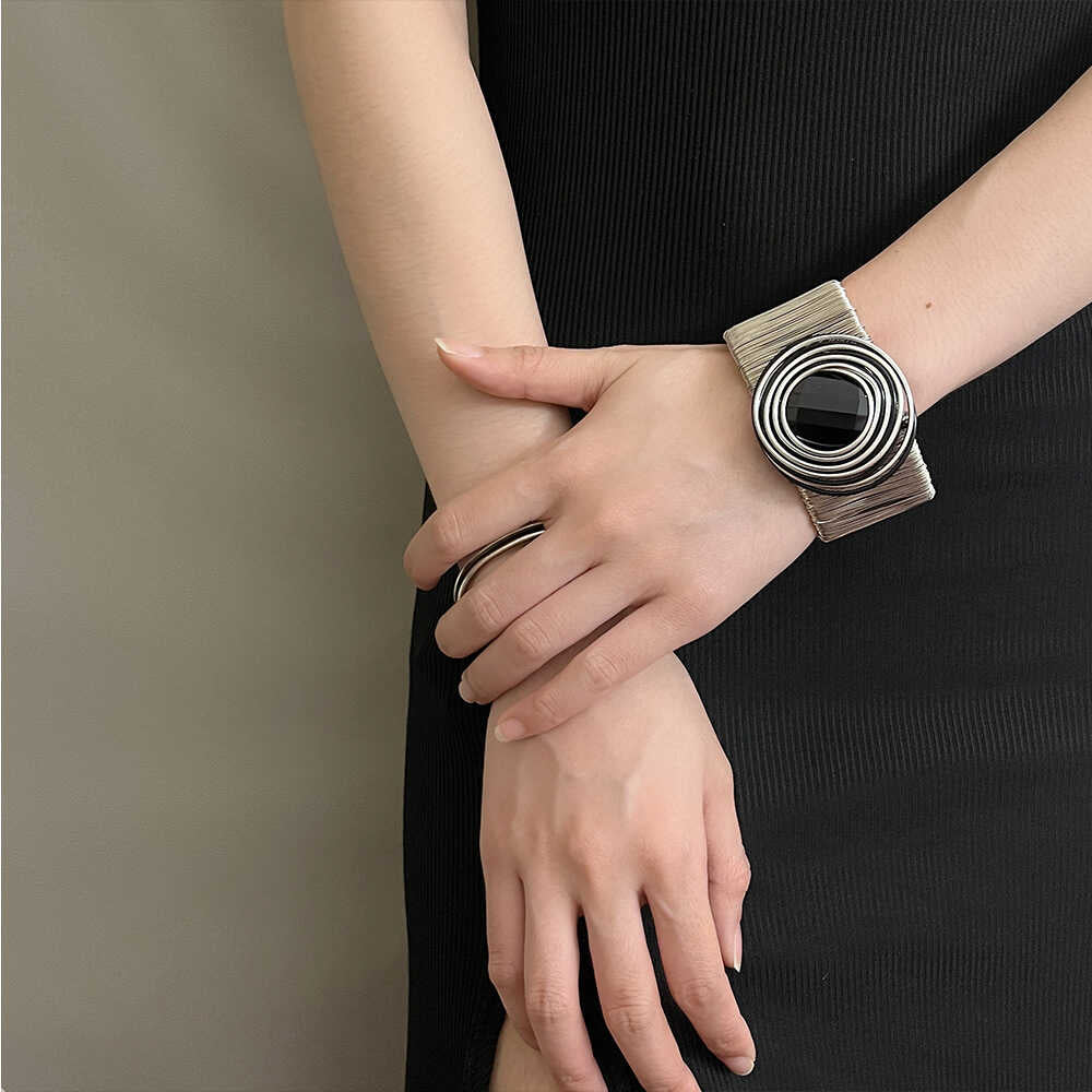 Abrish Futuristic Metallic Cuff [3WPSI7XV]