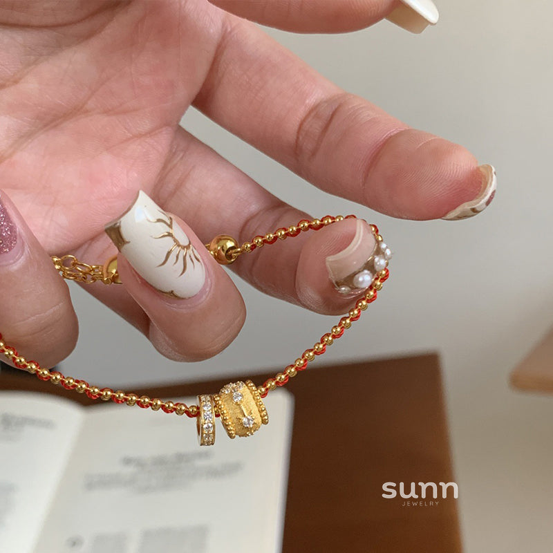 Abygail Golden Charm Bracelet [8YFOKF5T]