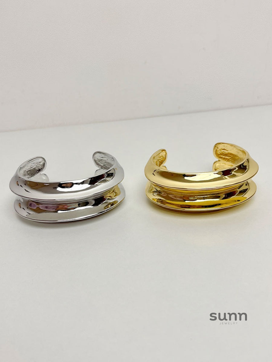 Abygail Wave Cuff Bracelet [A55BP28X]
