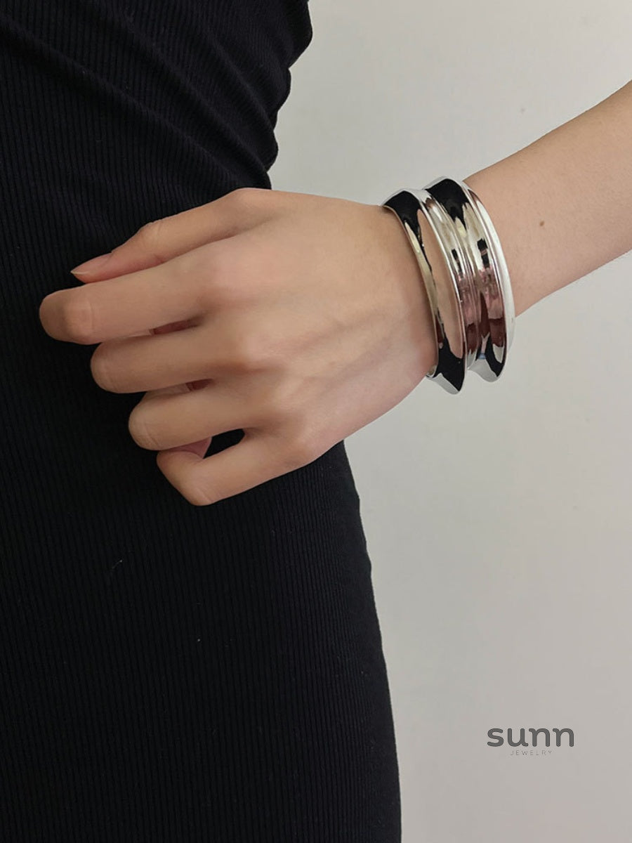 Abygail Wave Cuff Bracelet [N44B55AX]