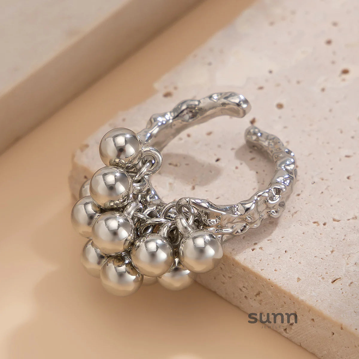 Acelyn Sculptural Wave Ring