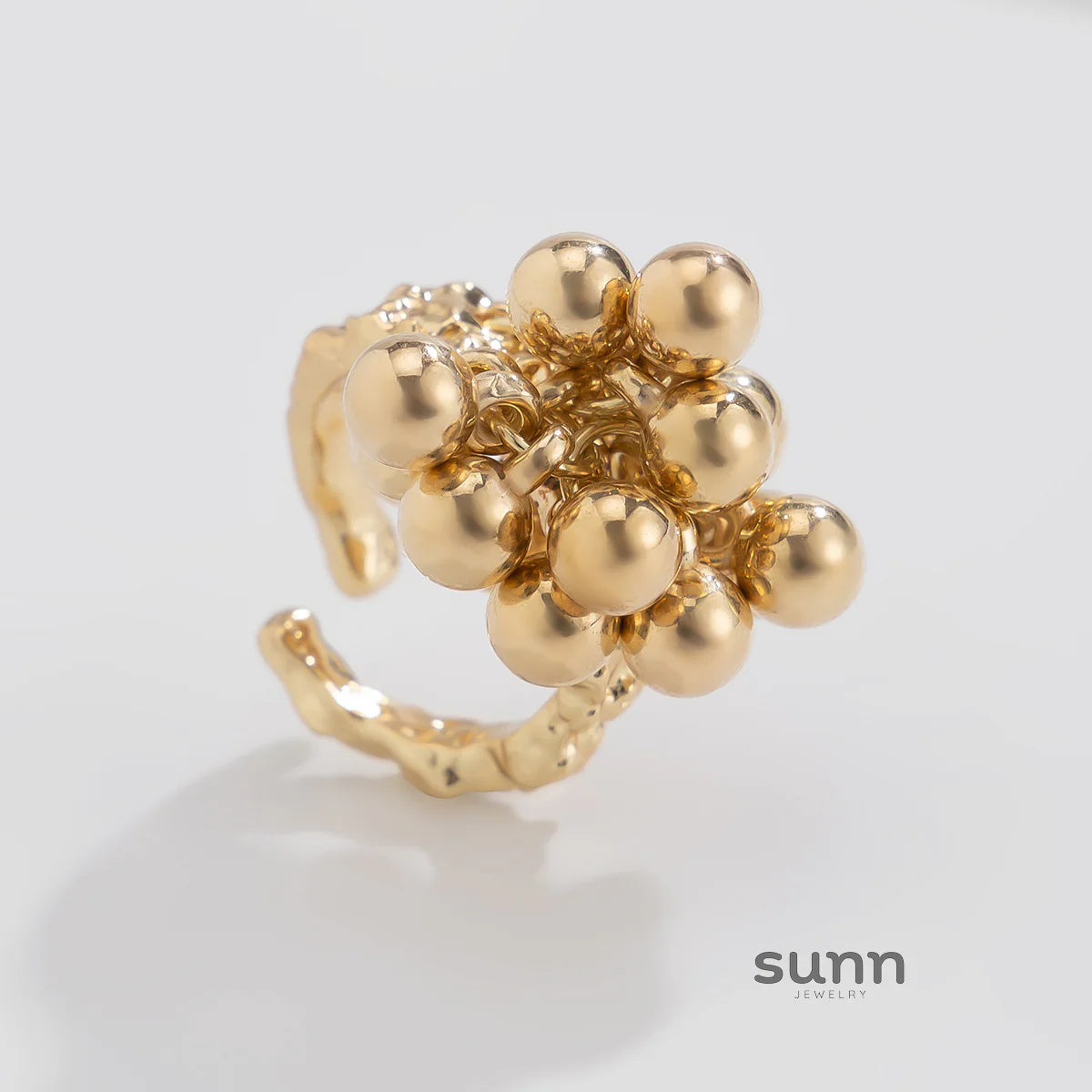 Acelyn Sculptural Wave Ring