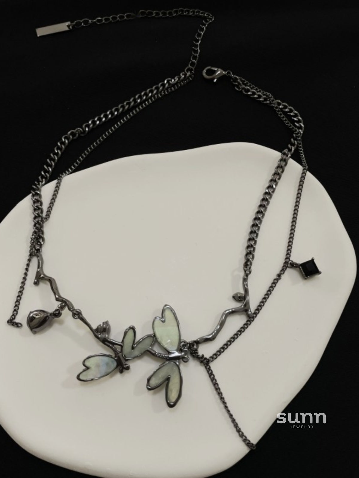 Adaeze Gunmetal Dragonfly Choker [CE97SS1T]