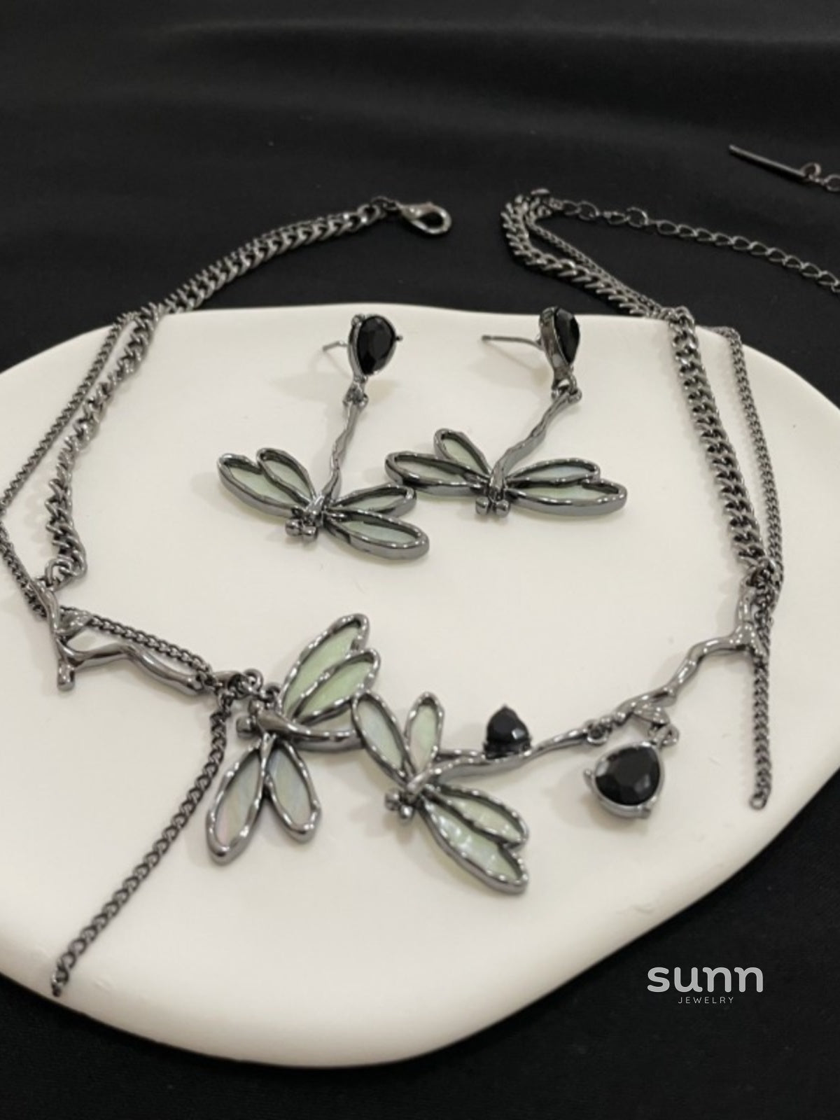 Adaeze Gunmetal Dragonfly Choker [7VCMU7KP]