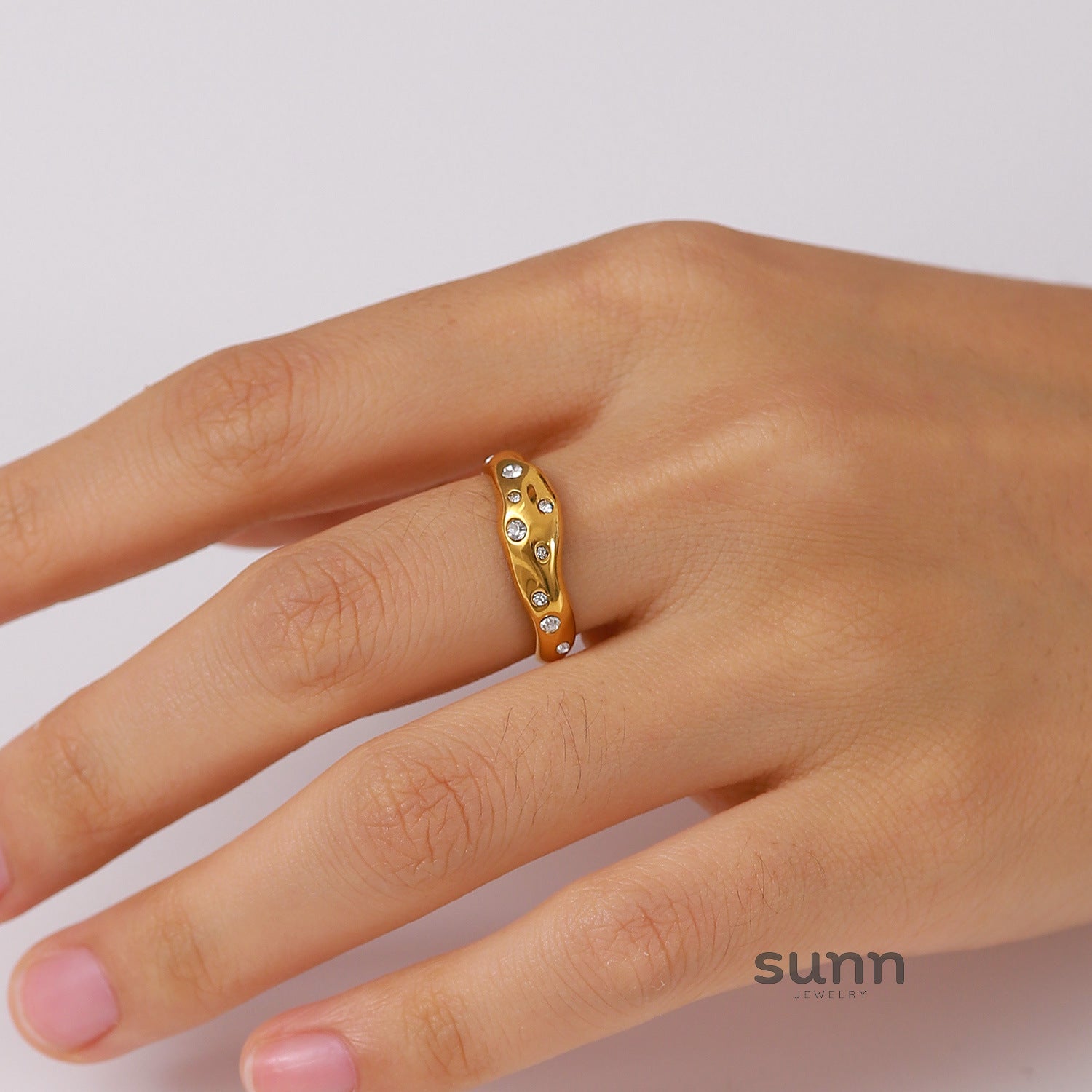 Adalena Hammered Zircon Ring [2IUT8UHL]