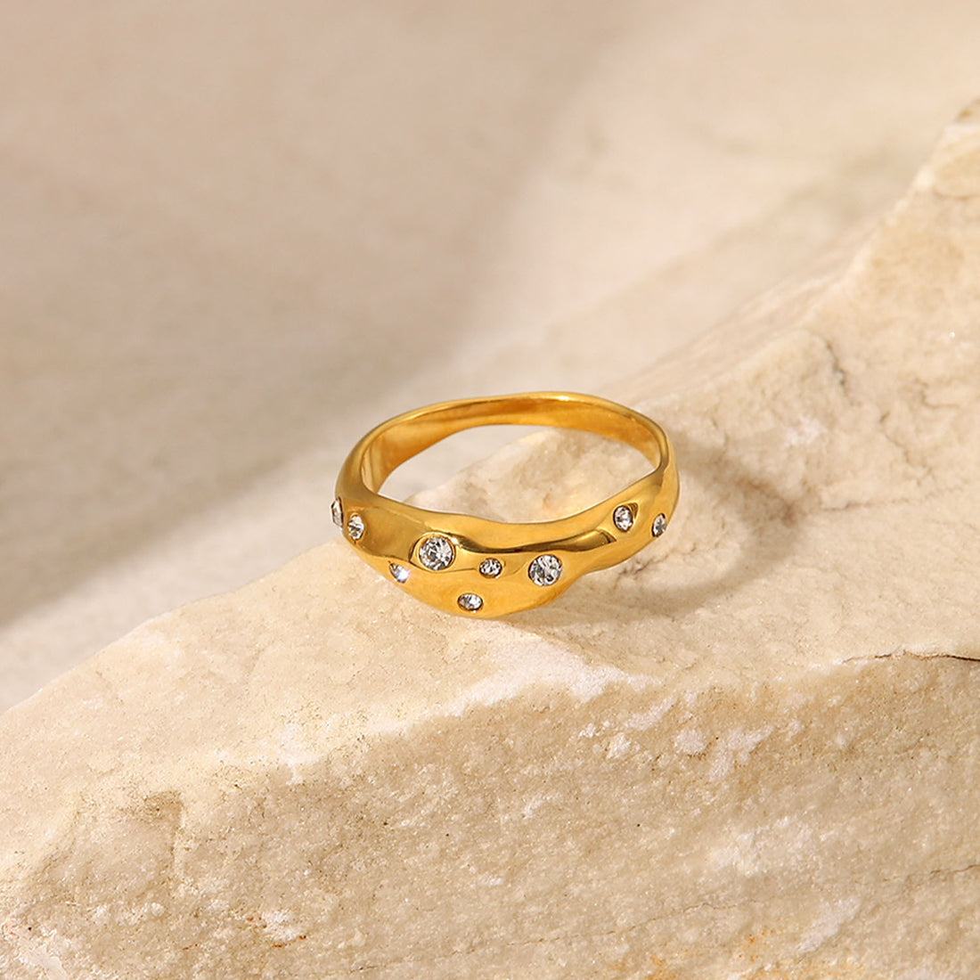 Adalena Hammered Zircon Ring [UIWQN1S9]