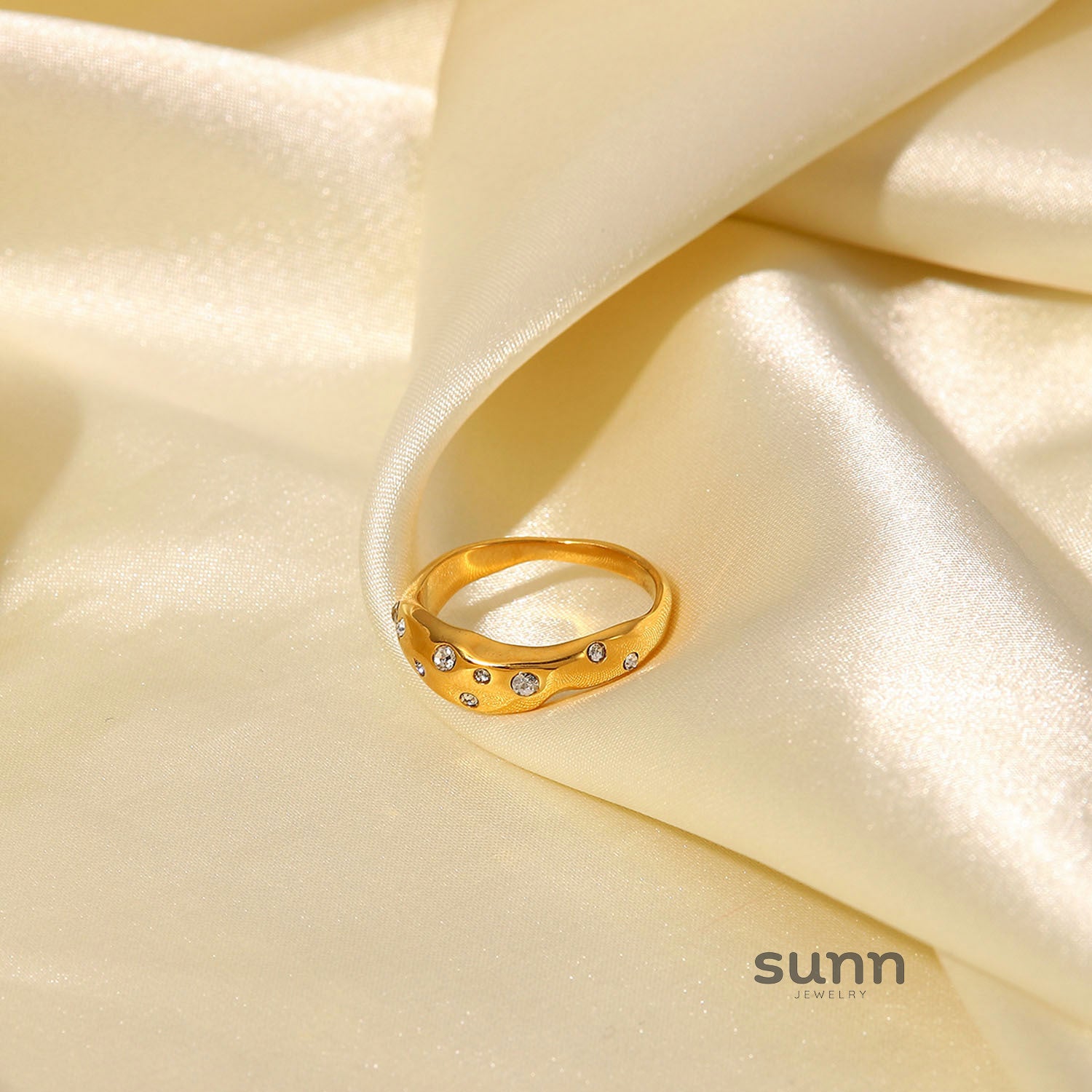 Adalena Hammered Zircon Ring [DU7DN5KQ]