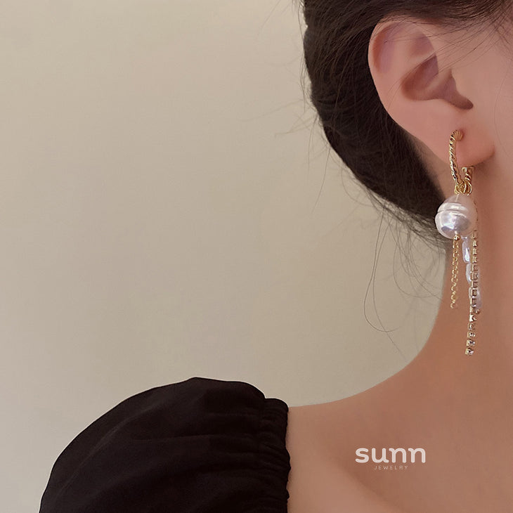 Adama Gold Tassel Pearl Earrings [RCLBW3I8]