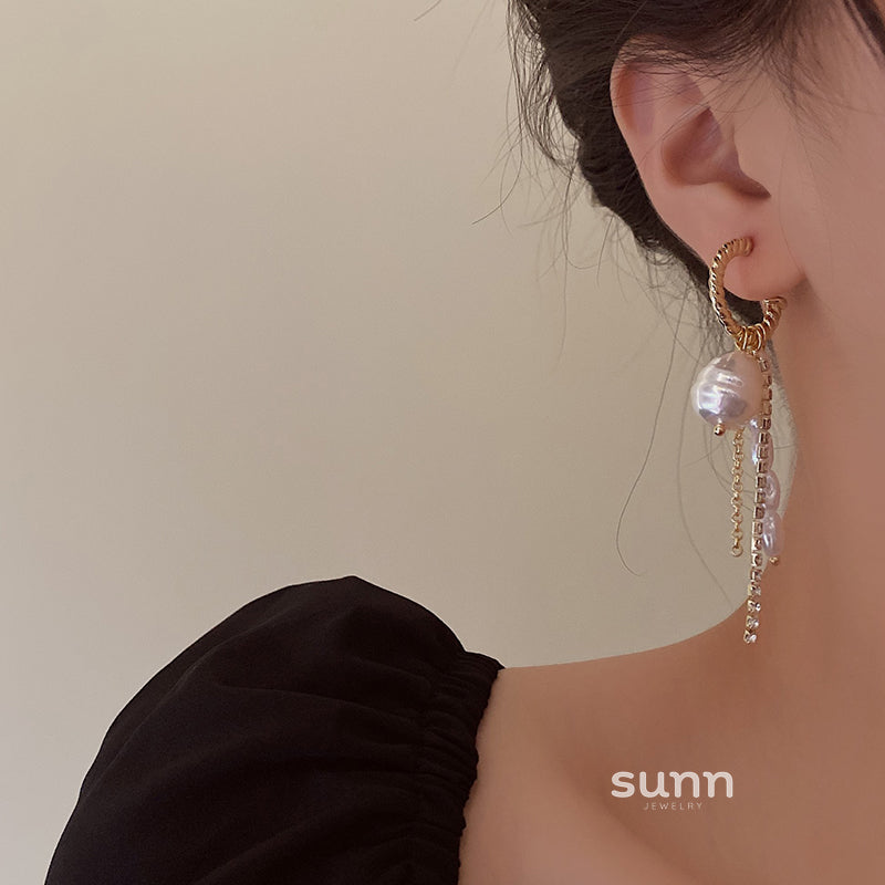 Adama Gold Tassel Pearl Earrings [NNABMY69]