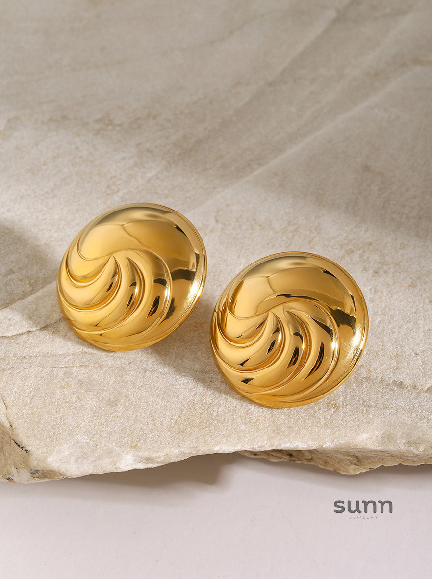 Adela Gold Threaded Earrings [YAP6YVHP]