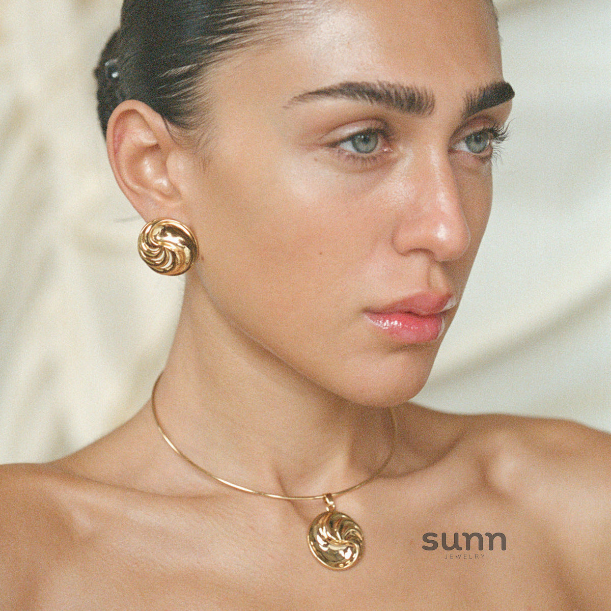 Adela Gold Threaded Earrings [H0APKIOG]