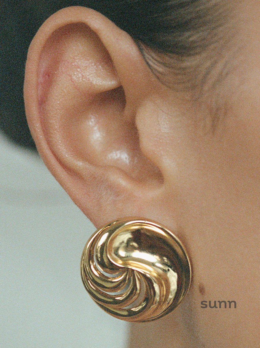 Adela Gold Threaded Earrings [JV9VZ3WS]