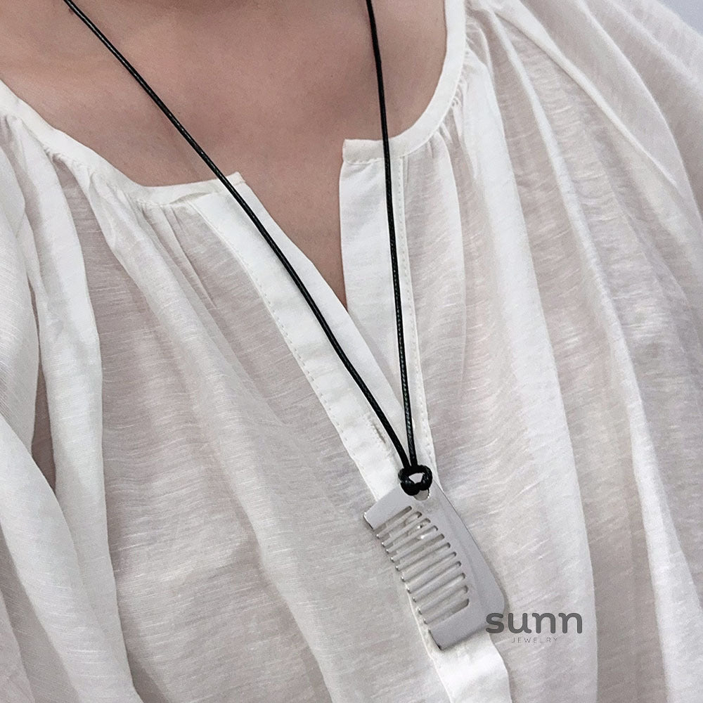 Adela Silver Comb Pendant Necklace [AWW2142D]