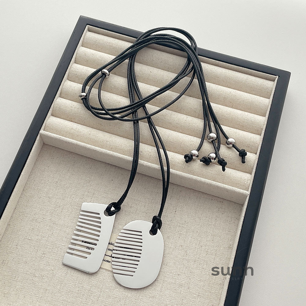 Adela Silver Comb Pendant Necklace [MPDVVYDH]