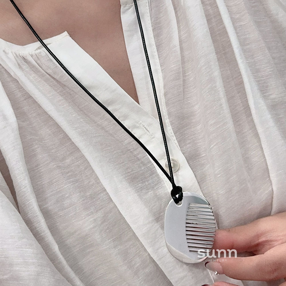 Adela Silver Comb Pendant Necklace [RWL3HQBJ]