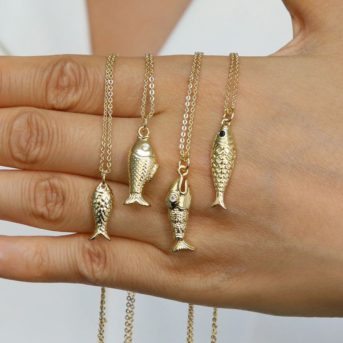 Adela Tropical Fish Pendant Necklace [XIPRKYRZ]