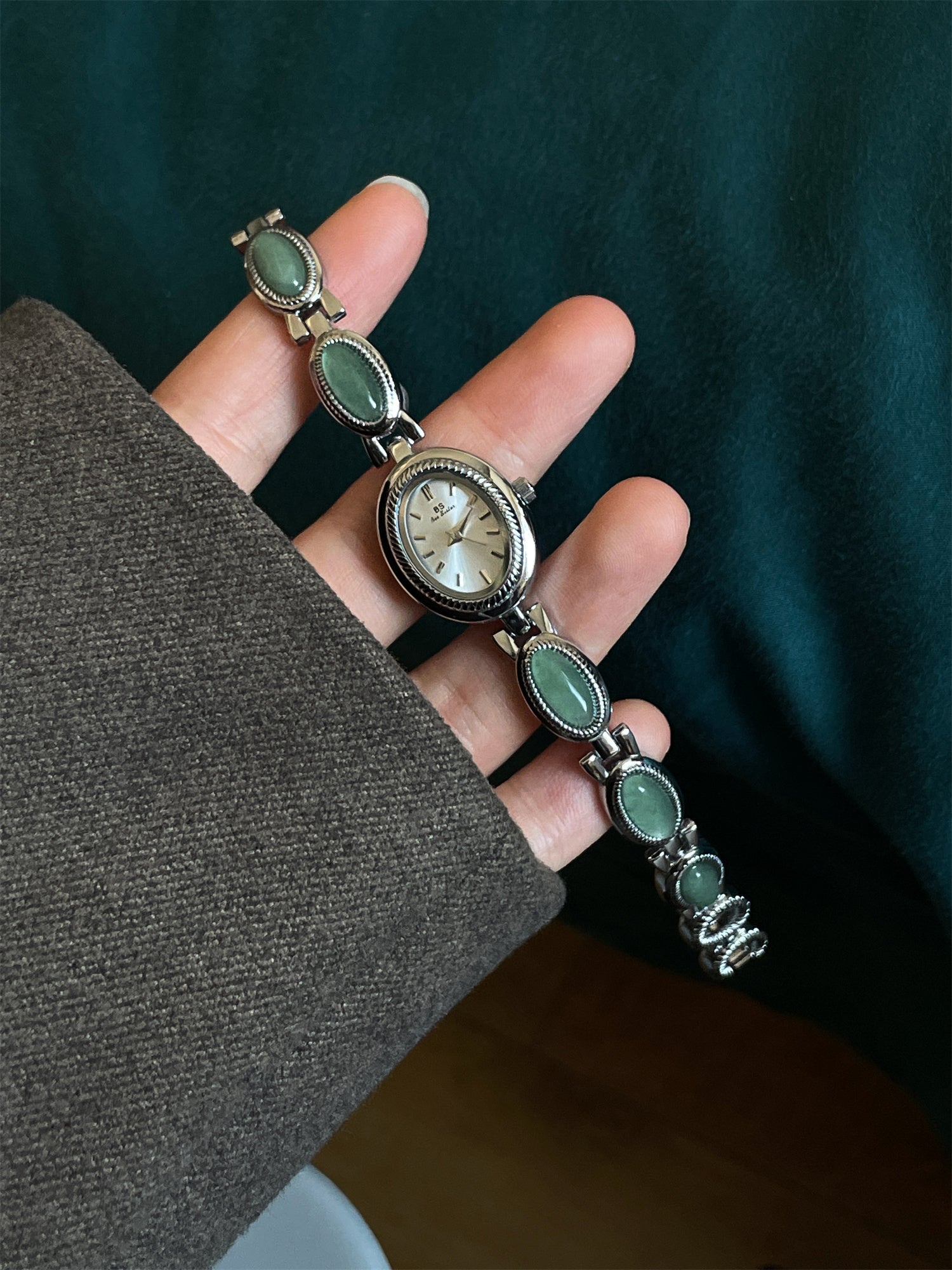 Adeleine Refined Oval Watch [WJ3WJ8GR]
