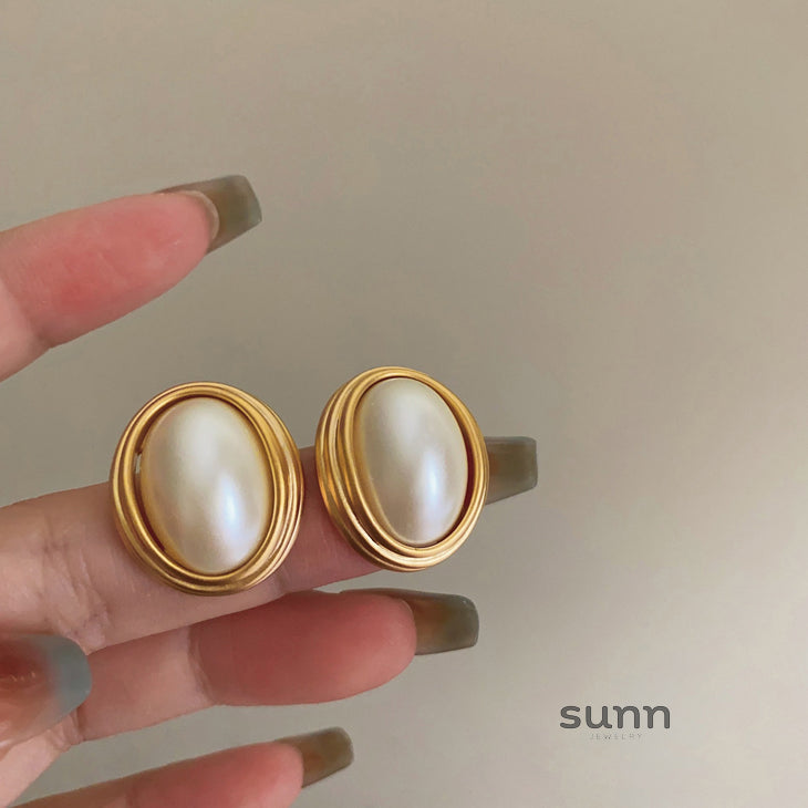 Adelene Acrylic Pearl Drop Earrings [BT5VR4FW]