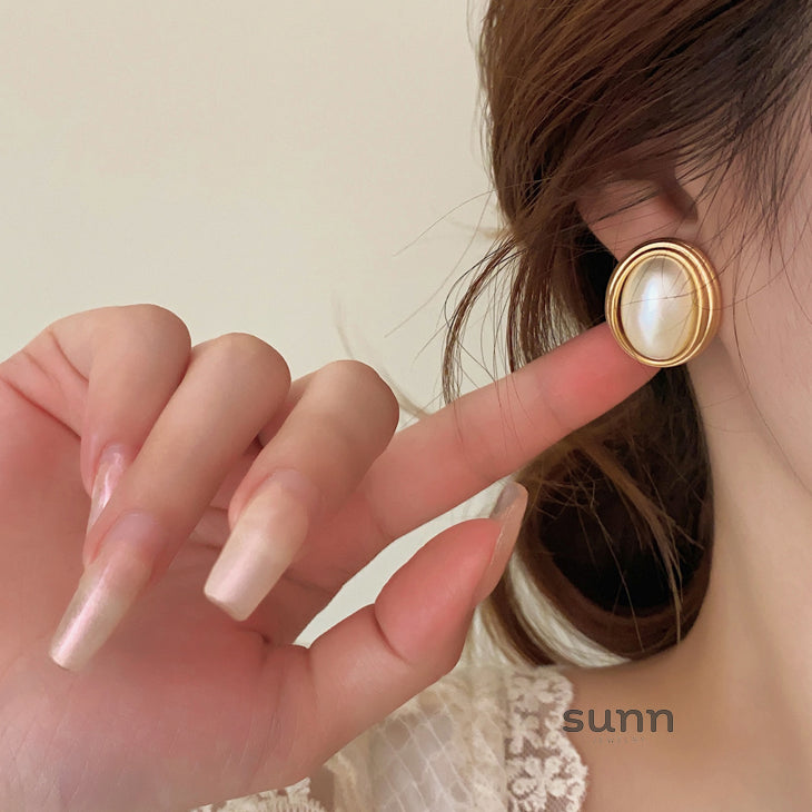 Adelene Acrylic Pearl Drop Earrings [KG1Z1C7D]