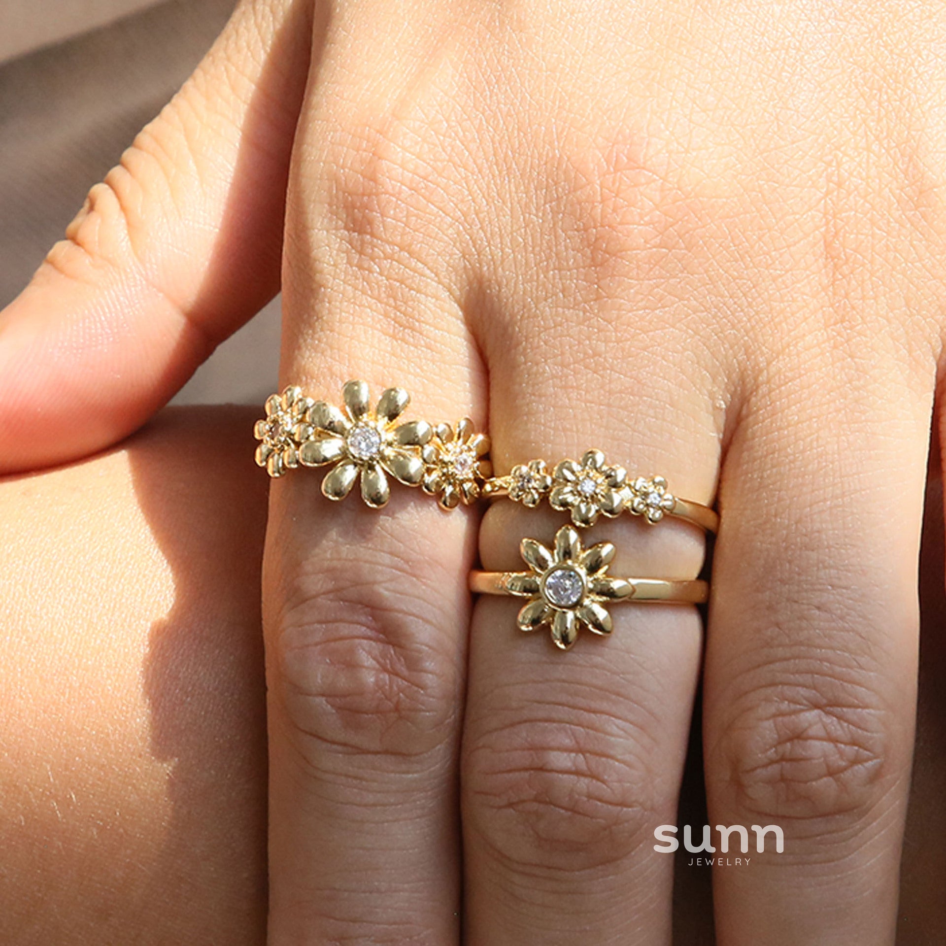 Adelyne Daisy Bloom Ring [B0M3WFK7]